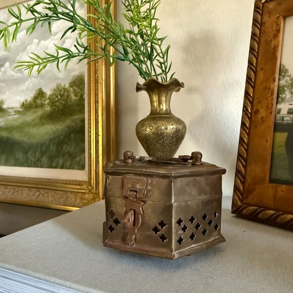 Vintage Brass Cricket Box with Cutouts Trinket matchbook case - Picture 7 of 14